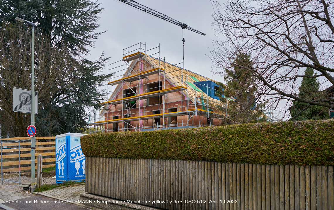 19.04.2023 - Bilder von der Baustelle Niederalmstraße 16 in Neuperlach